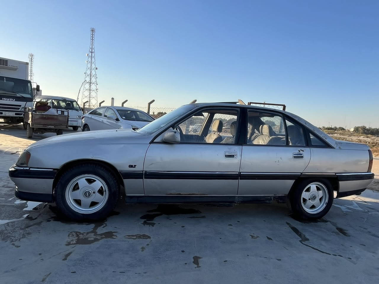 السلام عليكم 
اوبل اوميكا موديل 93 اوتماتيك جاهزه  للبيع . الرقم اربيل السنوية نافذه بأسم كردي . بيع مكاتبه فقط  .السعر 11 ورقه  وبيها مجال *********** الديوانيه
