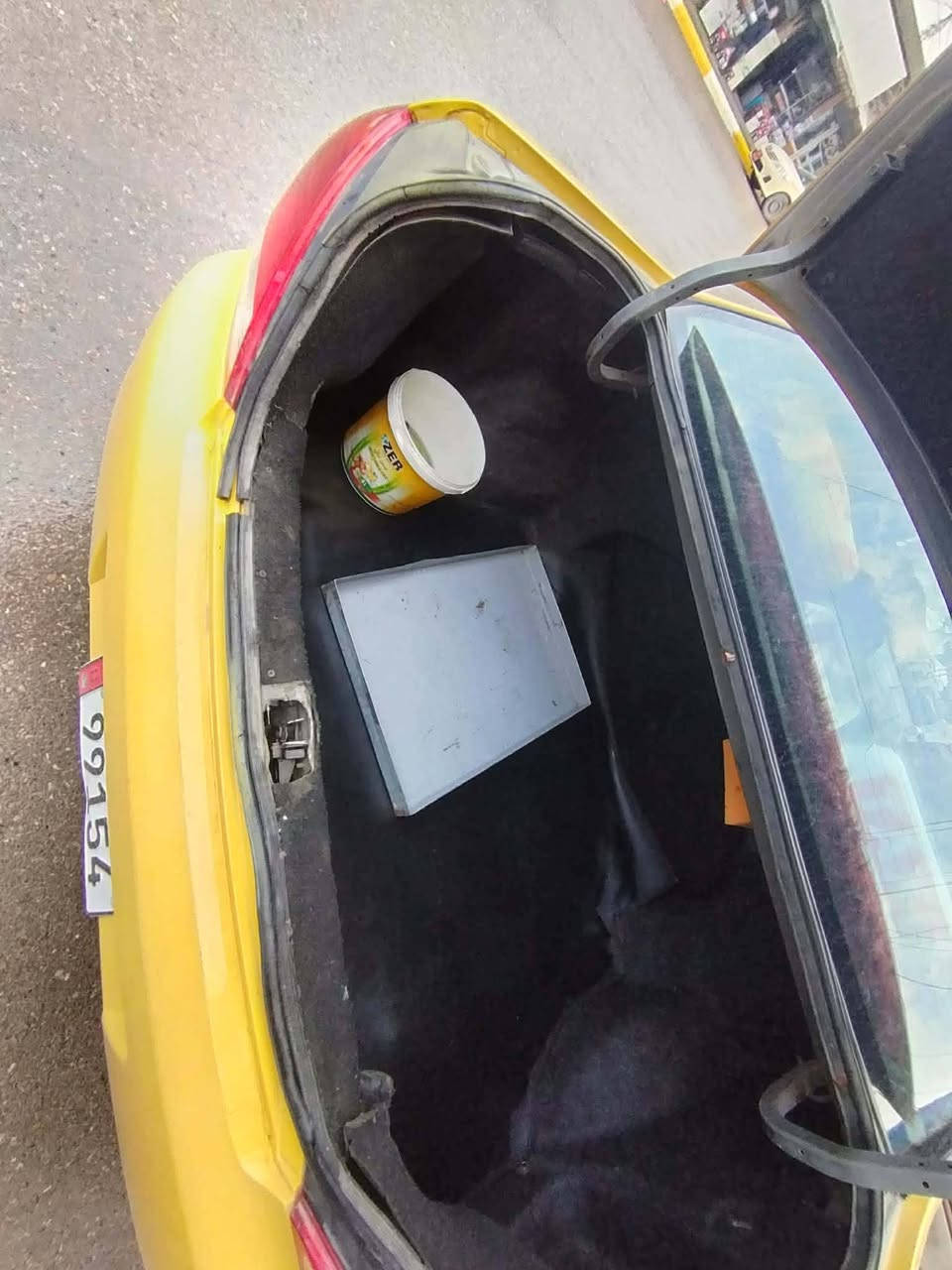 نیسان سەنی مۆدێل 2010
ئۆتۆماتیک
مەشروع وطني و بەناوی خۆمانەوەیە 
سەنەوی سێ مانگە بەسەر چووە
سەیارەکە پێش و دوای زەربەی نیە
تەنها دواوە جوڵەیەکی بەسیەتی هەیە
کە شایەنی باس نیە

نرخ= 85 وەرەقە
***********
***********
ناونیشان/ هەلەبجەی شەهید
