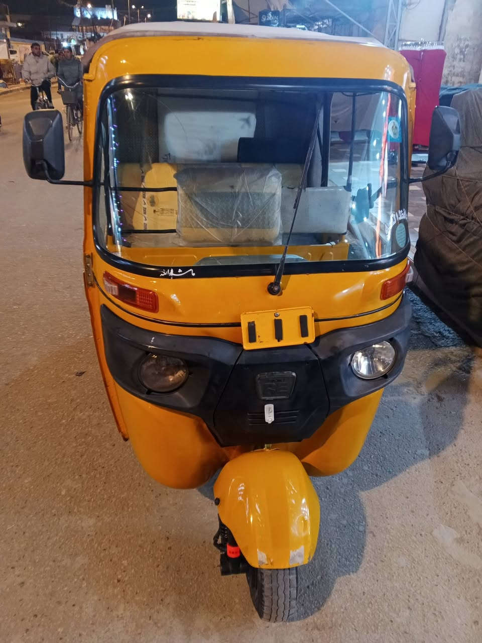 السلام عليكم تكتك للبيع موديل 21 رقم انكليزي بغداد مصبوغه عام بيه قليل معجون مكاني الحمزه الغربي رقمي ***********
