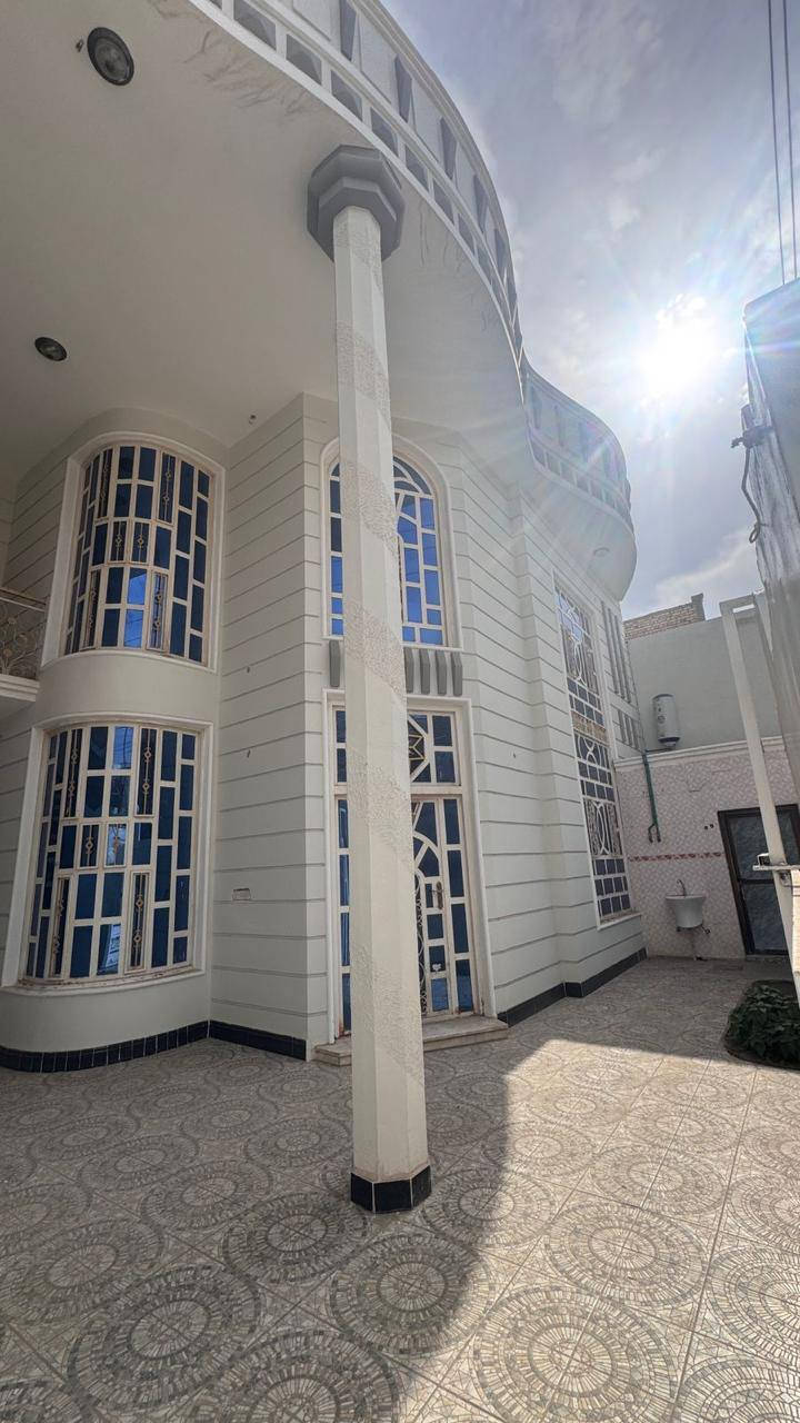 #أيجار_للأغراض_التجارية بيت طابقين بناء كونكريت يتكون من ٤ غرف وصالتين واستقبال وكراج وثلاث مجاميع صحية #عنوانه حي اور خلف مستشفى الامام الحسين شارع بيوت التزاهة الرئيسي. للاستفسار الاتصال ابو جعفر البدري ***********
