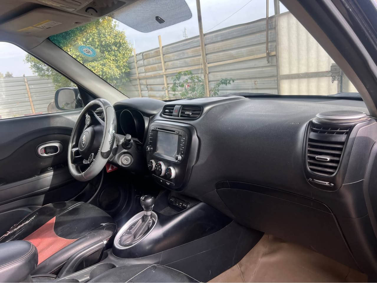 السلام عليكم 
للبيع كيا صول موديل 2015
وارد امريكي محرك 1600 
ماشيه 120mil
ضررها جاملغ امامي  وبالعراق صار بيها رشات صبغ اث شخوط بدون دواخل بدون ايرباك
السياره جاهزه من كل النواحي 
السعر 97وبي مجال للاستفسار ع 
***********
مكان السياره بغداد السيديه بغداد, العراق
