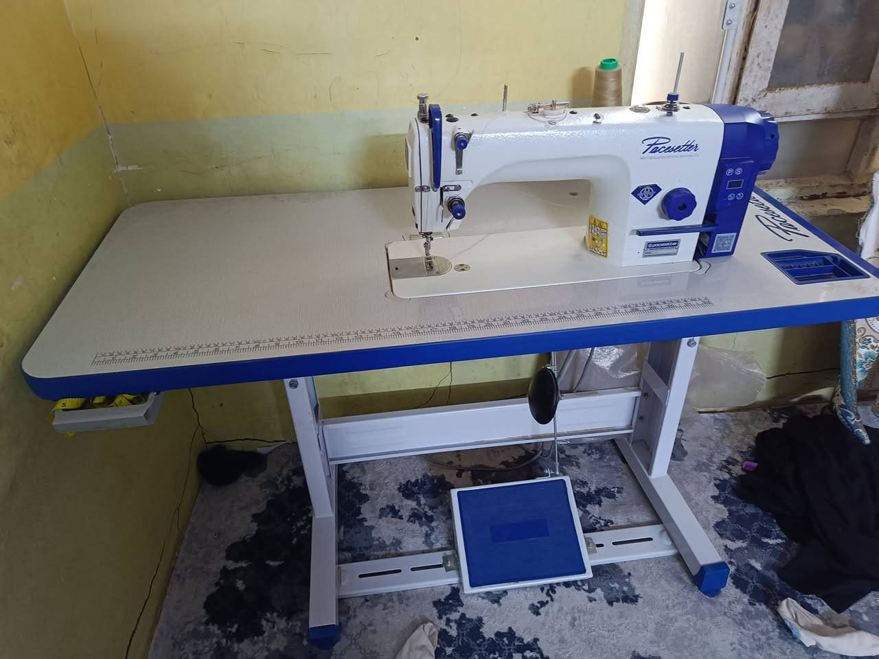 سلام عليكم من رخصة مدير الكروب وإخواني وأخواتي المحترمين مكينه خياطه للبيع بعدهي  جديده السعر 400 الشراي الاتصال على الرقم ***********
