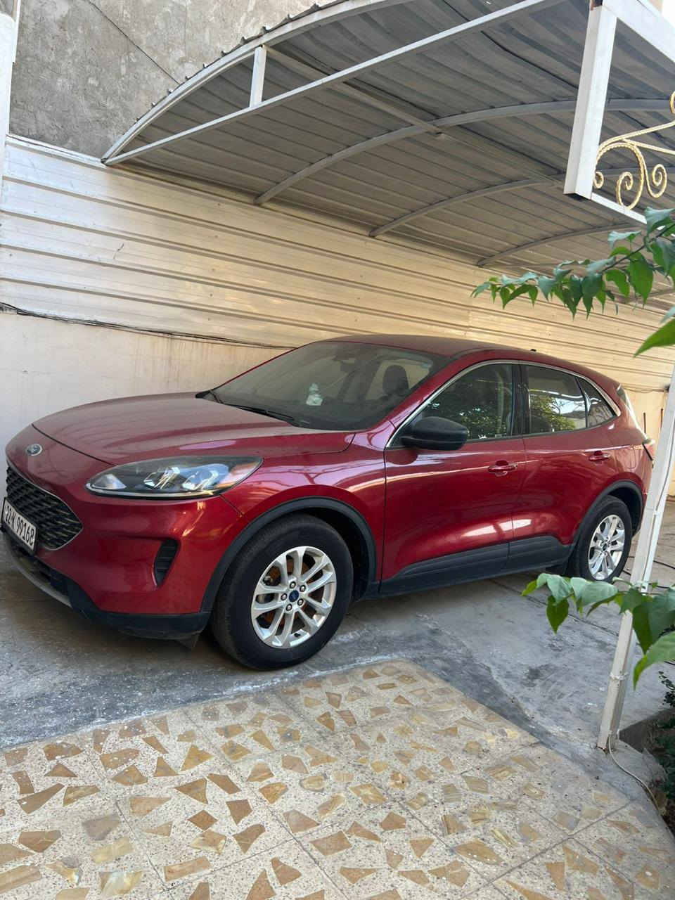 السلام عليكم
مكلف بالنشر 
للبيع او مراوس باقل 

🚗 فورد إسكيب Ford Escape كلين ماشي 40 كيلو 
موديل: 2022
المحرك: 3 سلندر 1.5L توربو
الدفع: أمامي FWD
القير: أوتوماتيك
اللون: خمري (أحمر غامق)
الحالة: نظيفة جداً – استعمال شخصي
🔧 المواصفات الفنية:
قوة المحرك: حوالي 181 حصان
استهلاك وقود اقتصادي جداً (توفّر بالبنزين)
نظام Turbo EcoBoost
ثبات عالي على الطريق
مناسبة للاستخدام اليومي والسفر
🛡️ أنظمة الأمان:
ABS مانع انغلاق الفرامل
Traction Control مانع الانزلاق
Airbags أمامية وجانبية
نظام ثبات إلكتروني
مراقبة ضغط الإطارات
🛋️ المواصفات الداخلية:
شاشة معلومات وسطية
بلوتوث + USB
تحكم من المقود
تكييف قوي
مقاعد قماش مريحة
زجاج كهرباء
مرايا كهرباء
✨ المواصفات الخارجية:
جنوط ألمنيوم
أضواء LED
تصميم حديث ورياضي
سيارة عائلية وشبابية بنفس الوقت
السعر 148 بي مجال بسيط بغداد, العراق


**إذا كنت صاحب هذا الإعلان وتريد حذفه لأي سبب، رجاءا أرسل رسالة إلى الدعم الفني**