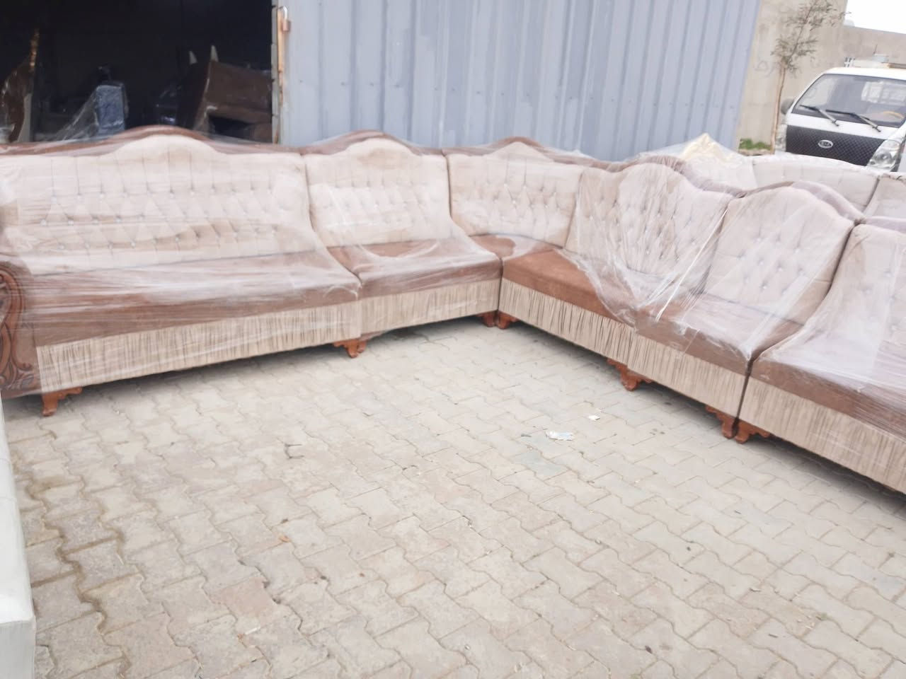 تخم قنفات اخو الجديد 4 قطع لون ابيض 300قفل مع توصيل مجاني داخل كركوك
ديوان جوزي تفصال بلوك 8 نفر 250قفل 
ديوان ابو التاج ملكي 6 متر 200 وتوصيل مجاني داخل كركوك وتدللون شعندك قنفات ميز طعام كاونتر ثلاجة غسالة اني اشتري ***********
