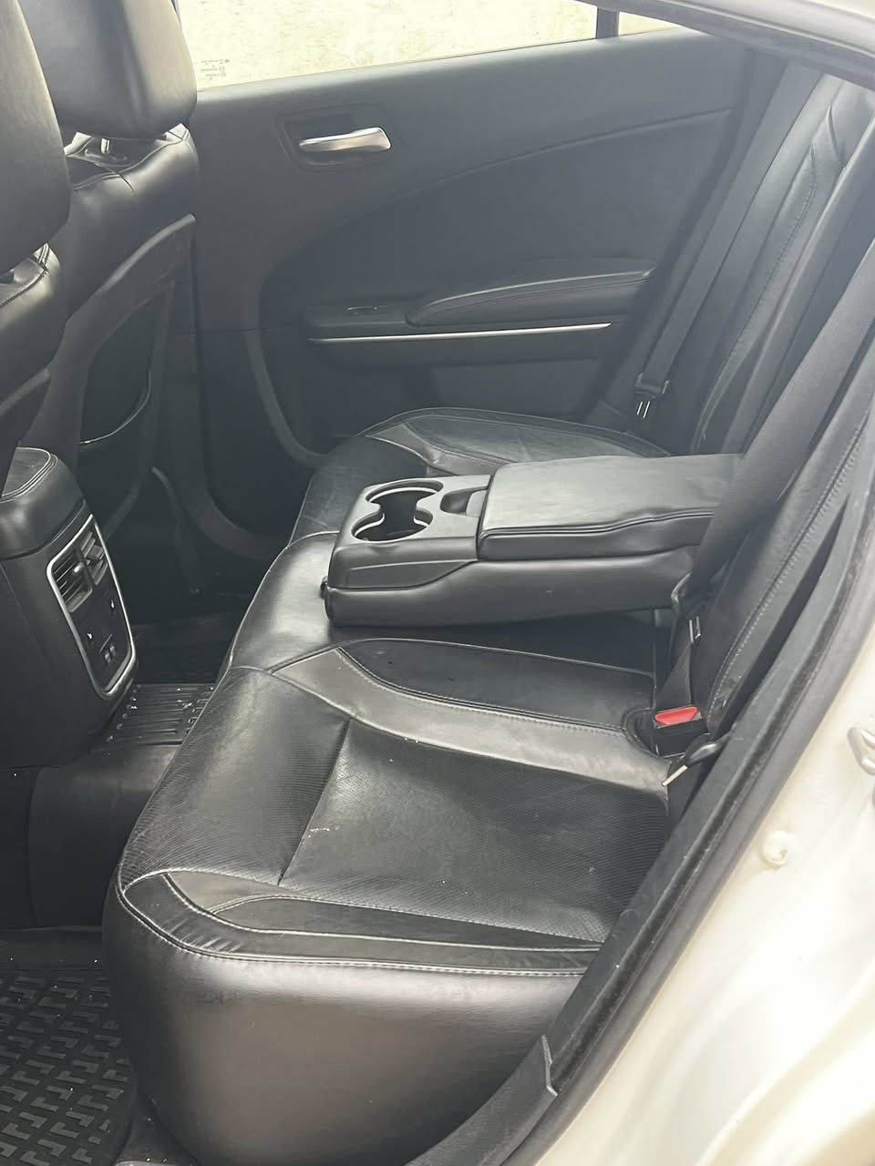 جارجر 2020 SXeبلص فول مواصفات
ماشيه 40 سياره جديده صبغ جاملغ خلفي وامامي 
تحويل مباشر السعر 228$ 
بيع او مراوس 
***********
