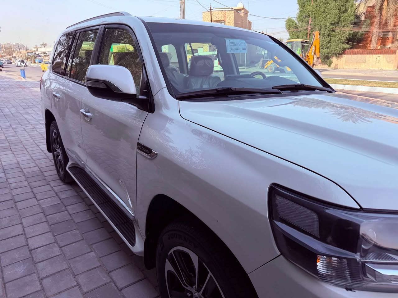 لاند كروز سياره جديده بلاش السعر بيهه ربع جاملغ نص البنيد فطيم اصل موديل 2018بسمي تحويل مباشر فتحه كامره حساس داخل جلد كراسي كهرباء مري شفط ذاكره خزن ثلاجه والسعر 43الف يعني ابع شدات وثلاثيه بيه مجال قليل ماكو لاند كروز بهيج سعر ماشيه 58حقيقي اتصال ***********او ***********مكان السياره بغداد البلديات بغداد, العراق
