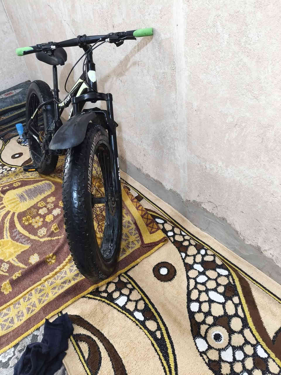 السلام عليكم
البايسكل حجم تايره كبير 

البايسكل بي 3 نمرات كدام و 7 نمرات بل ورا 

البايسكل كلشي ما بي بس السيم مالت النمرات الورا مكطوع سعره الفين السيم 

سعر البايسكل 150 و بي مجال 

مكاني النجف حي النداء 

رقم الموبايل ***********
