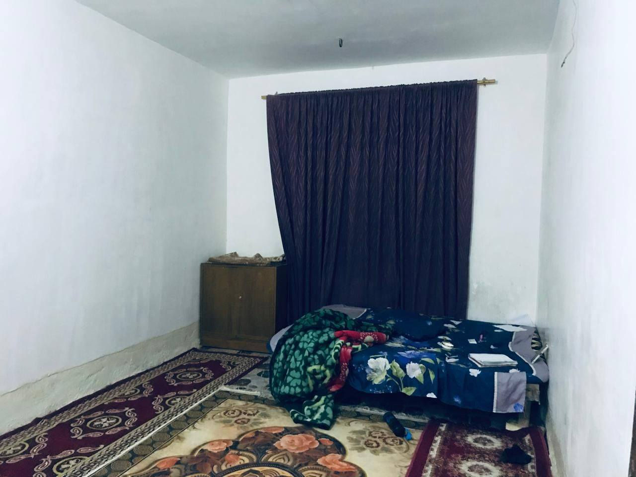 #عرض_للـبـيـع
دار سكن للبيع مساحته 150(7.5*20) م طابقين يحتوي على صاله ومطبخ وحولي وأربعة غرف نوم وكراج ومنور وصحيات داخليه وخارجيه وكراج سياره
العنوان : بغداد- ابو غريب- خرنابات الجديده قرب جامع عز الدين القسام 
السعر 150 مليون 
للأستفسار أكثر يرجى الاتصال على الارقام التاليه

***********
***********
