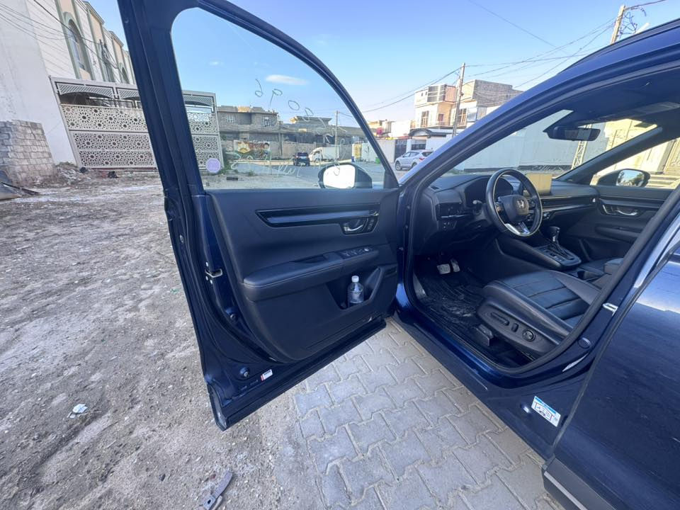 هوندا CR-V هايبرد  موديل 2024
 صنف ( تورنك ) اعلى صنف 
لون گحلي او متعدد الالوان 
محرك 2000cc هايبرد اقتصادي. 
دخول جديد 
أضافات 
دفع رباعي 
ثلاث حالات قياده
فتحة بالسقف عدة حركات 
رادار 
مانع تصادم 
تحديد مسرب 
سمارت كي بصمة تشغيل 
بصمة فتح أبواب 
بصمة فتح صندوق الخلفي 
كراسي جلد 
كراسي كهرباء 
ميموري كراسي امامية 
مانع تجاوز بالمري الجانبيه
تشغيل عن بعد عن طريق الريموت
حساسات امامية
حساسات خلفيه 
تدفئة مقاعد اماميه 
تدفئة مقاعد خلفيه 
أضوية أمامي led
اضوية خلفية led
هاند بريك كهرباء
كاميرا خلفية 
حساس مطر 
( صبغ دعاميه اماميه فقط )
بدون دواخل 
صور الحادث مرفقة 
عداد السياره 38 الف 

السعر 225 ورقة 

 اعتذر عن المراوس بيع فقط 
للاستفسار الاتصال 

‏‭***********‬
