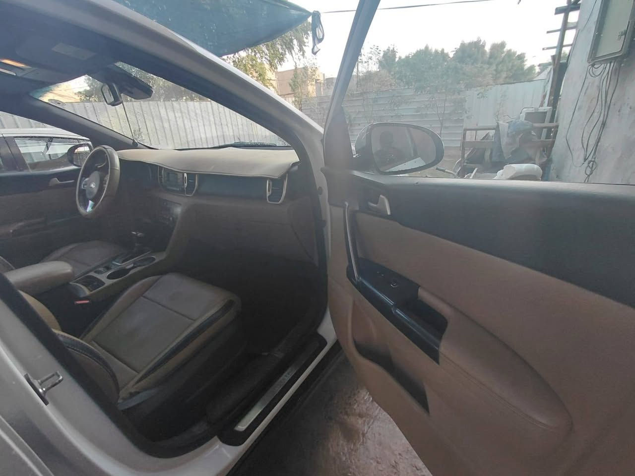 السلام عليكم : 
 سبورتج للبيع موديل 2018 السيارة جديدة بمعنى الكلمة السيارة ماشية 81 السيارة بصمة مكينة 4 سلندر مكينة 2000 جديدة السيارة كما موضح  في السونار 
ملاحظة :  ترهم مراوس بين سورنتو 2020 / 4 سلندر خليجي بيه صبغ 
مكان السيارة :  نجف
الهاتف:  ***********
