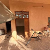 طريق الساجت • ١٠٠٠م • بستان