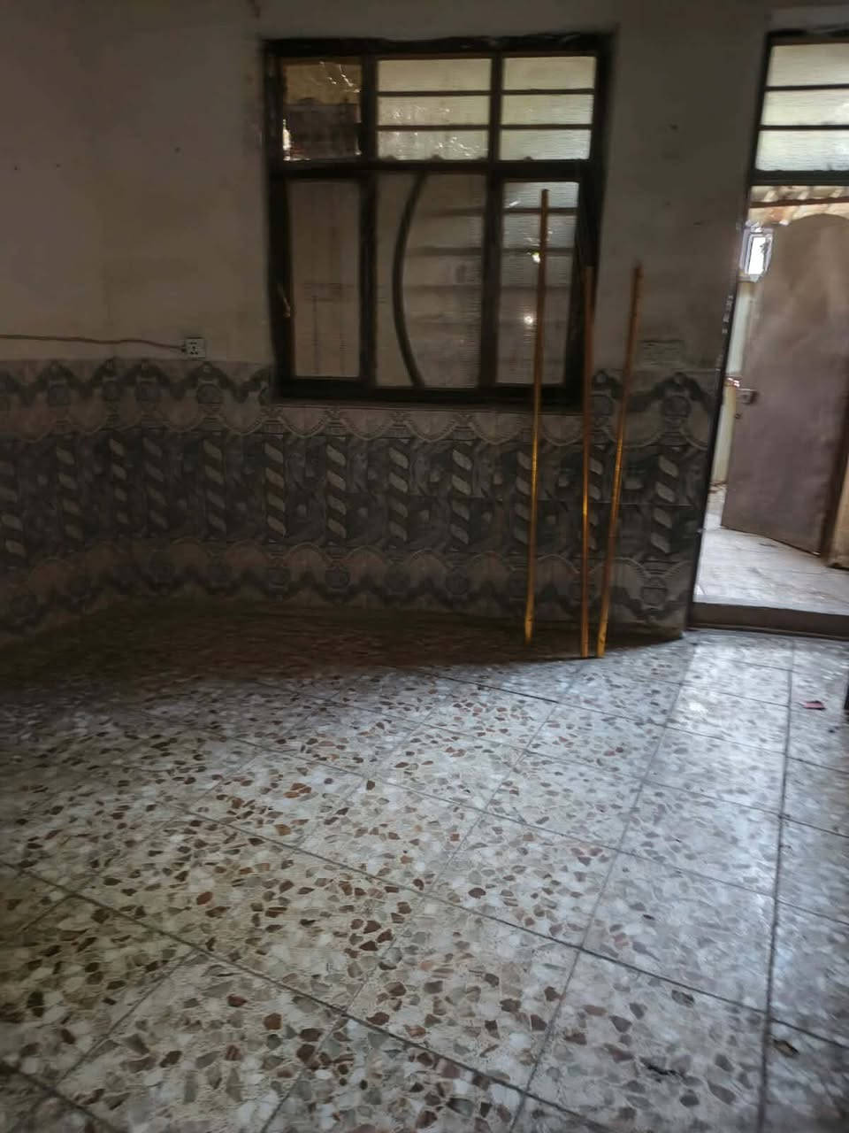 بيت مساحه 42شارع عدن متوسط صلاح دين مقابيل سوك الصبح
0772 739 5005
