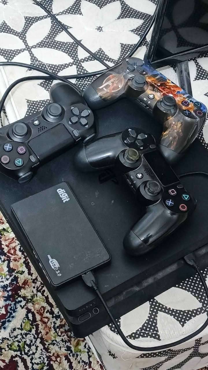 🔥 للبيع عدة ألعاب متكاملة – جاهزة للاستخدام 🔥
🎮 PS4 Slim 500GB (معدل GoldHEN) 💾 هارد خارجي 500GB يحتوي على 10 ألعاب جاهزة. 🎮 3 أيدات (2 أصلية + 1 تجارية). 📺 شاشة 32 بوصة. 🔋 UPS 1500VA. 🔌 جميع الكابلات موجودة.
✅ كل الأجهزة شغالة 100%، والحالة ممتازة ونظيفة. 🎮 تشتريها وتشغلها مباشرة، ما تحتاج أي شيء إضافي.
💰 السعر: 620,000 دينار عراقي 📉 قابل للتفاوض بالمعقول بعد المعاينة.
📍 البيع كعدة كاملة فقط.
📩 للاستفسار أو طلب فيديو تشغيل، راسلني على الخاص.
رجاءً، غير الجادين لا يراسلون. والله يبارك للمشتري. 🌹

*********** واتساب كربلاء, العراق
