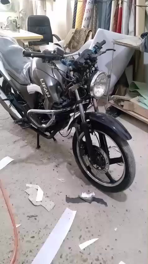 السلام عليكم
دراجه للبيع او مراوس ب cb4:
نوع الدراجه ليفان بطح: 
ملاحضه دراجه مكمركه: 
محرك 200cc لون اسود: 
ولكير 6 نمر: 
نوع التبريد راديتر: 
سڪان رياضي: 
دراجه شلعه ومعدل  : 
نقص لمازدهه ولمرايه مالتها مخليلها مال هيوشه.


**إذا كنت صاحب هذا الإعلان وتريد حذفه لأي سبب، رجاءا أرسل رسالة إلى الدعم الفني**