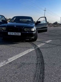 اخوان بي ام خفاش للبيع موديل 2000 اصل 750//الي بيها حاليا 44هوه السيار...