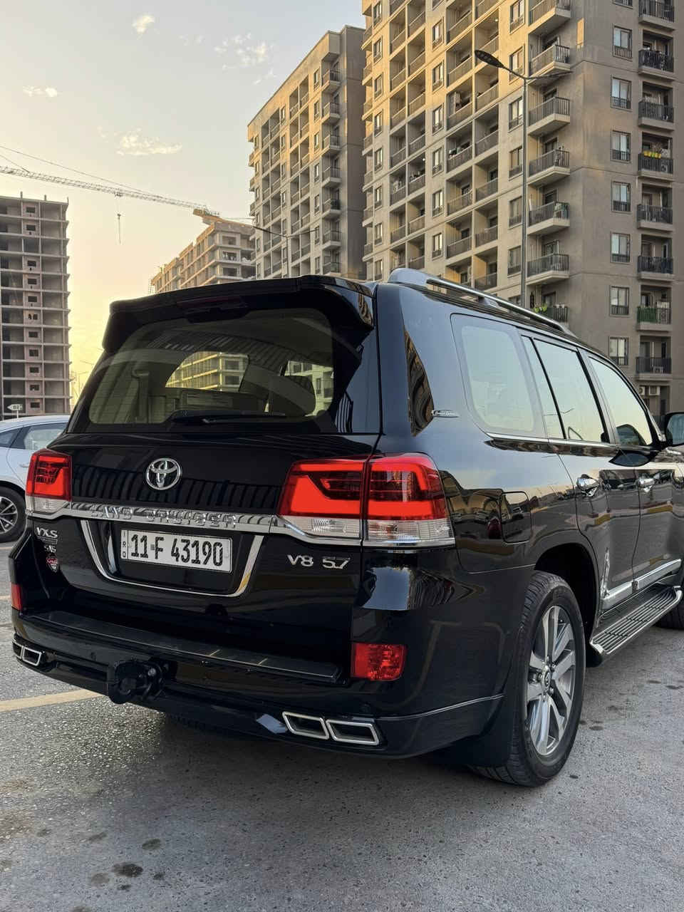 السلام عليكم
للبيع لاندكروزر 2021 VXS

معروفه مواصفات الVXS كلها تجي لكزس 

السياره ساز اصلي 

مكينه 5700

جكات 

٥ كامرات 

كشن جلد تبريد 

كشن ميموري 

ستيرن كهرباء 

رادار امامي 

مكفوله كفاله عامه من كلشي

ماشيه ٨٣ الف 

السعر 630 💵💵 وبيهال مجال بسيط للطيبين 

للاستفسار ***********
