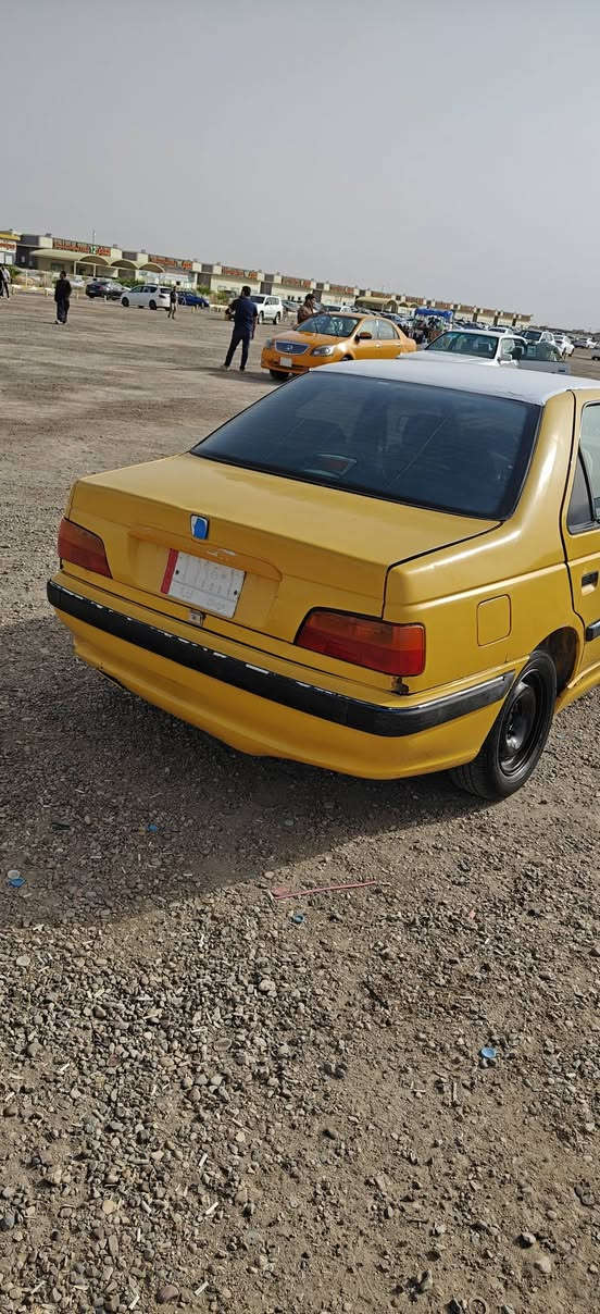 بيجو باص موديل 15 سياره جاهزه تبريد شغال منتهيه سنويتها سياره جاهزه من كل شيء مكينه وقير كهربائيات كلها شغاله دواخل النظيفه العنوان البصره وبالخصيب رقم *********** البصرة, العراق
