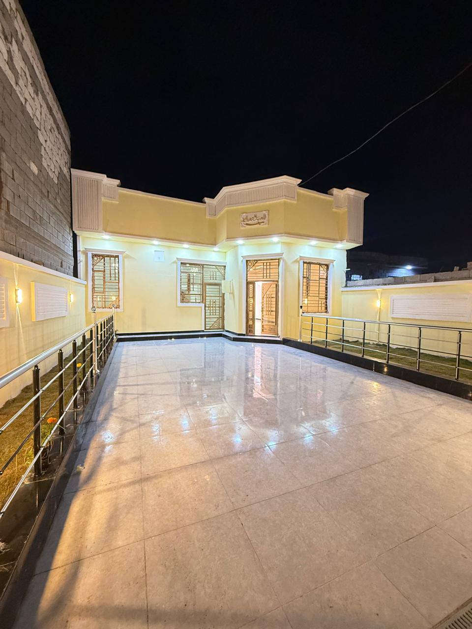 #اسعد_الله_اوقاتكم_بكل_خير⁉️👋🏼
***********
دار سكن للبيع بناء 2025

#المساحه 300 متر  عن التبليط 30 متر 

#جنس_العقار :: طابو ملك صرف زراعي باسم عراقي سند 25 

#العنوان :: البصره أبي الخصيب قرب المحكمه الجديده
 موقع راقي

#يحتوي البيت على ثلاث ٣ غرف منام كبار
و ديوان
و مطبخ و صاله
و مناور عدد 2
و صحيات داخلي وخارجي  و كراج سياره
ويحتوي على حديقتين 🌲🌲

#البيت جاهز من كلشي تستلم البيت عنده المكاتبه
كامل من مقطوره و كيزر و ماطور
جيب اثاثك و اكعد
و الف عافيه الي ياخذه

جميع الخدمات متوفره ماء كهرباء  
#السعر (( 130 مليون وبي مجال 
#للاستفسار الاتصال على الهاتف 📳📞
📳***********ابو علي )📳
