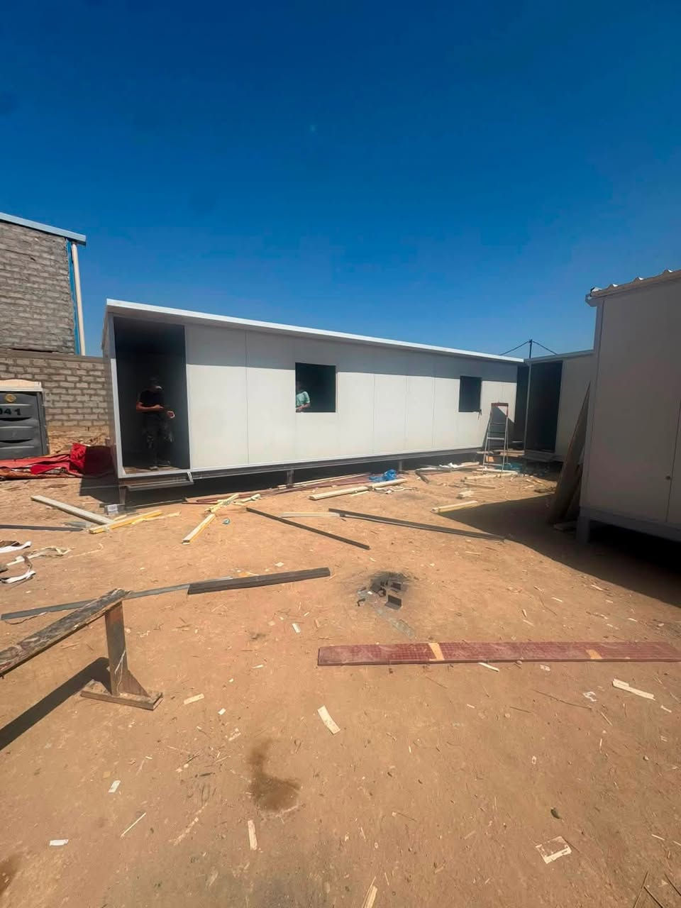 سلام عليكم كرفان قياس 12 * 3متر غرفتين و مطبخ و حمام شغل درجة اولى 
مكان بغداد جرف النداف اي ستفسار اتصال على الرقم جميع القياسات متوفرة حسب الطلب و القياسات تفصال جديد 
***********
