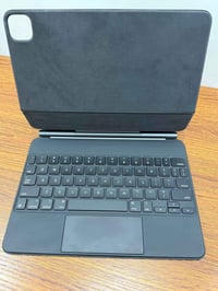 ماجيك كيبورد • ايباد برو ١١ • معالج M2