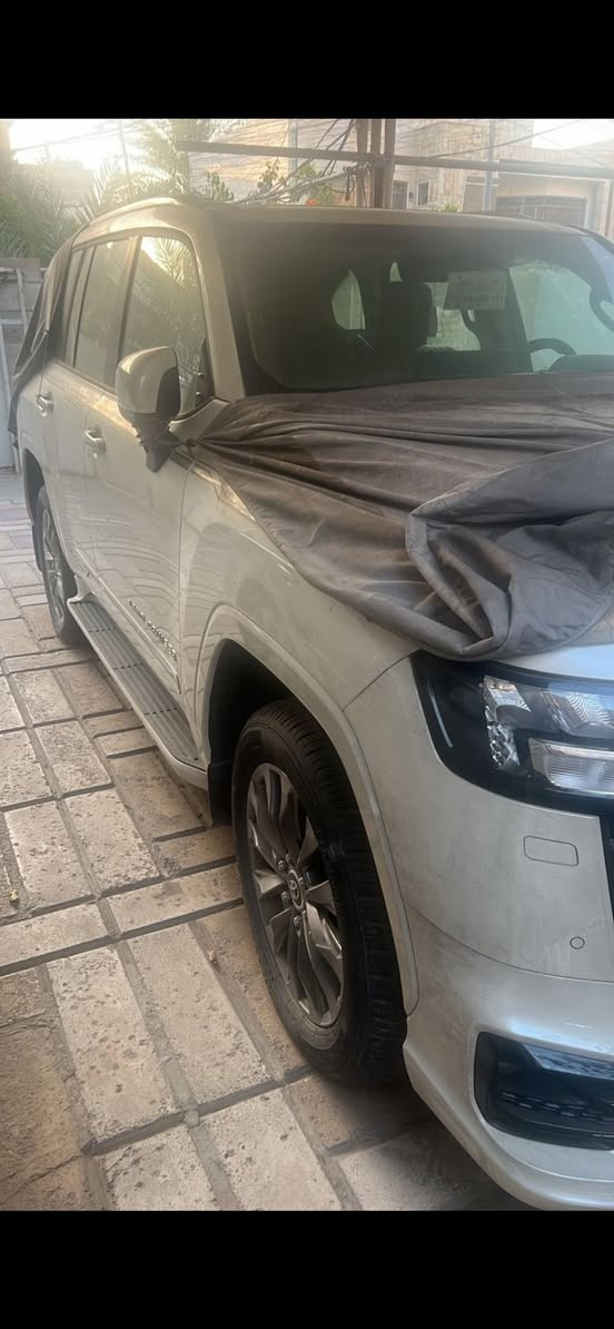 تويتالاندكروز لمتد موديل 2023
مكفوله رقم شمالي وكاله جهان الدوليه 
هزه جديده بغداد المنصور ***********
ماشيه 40
