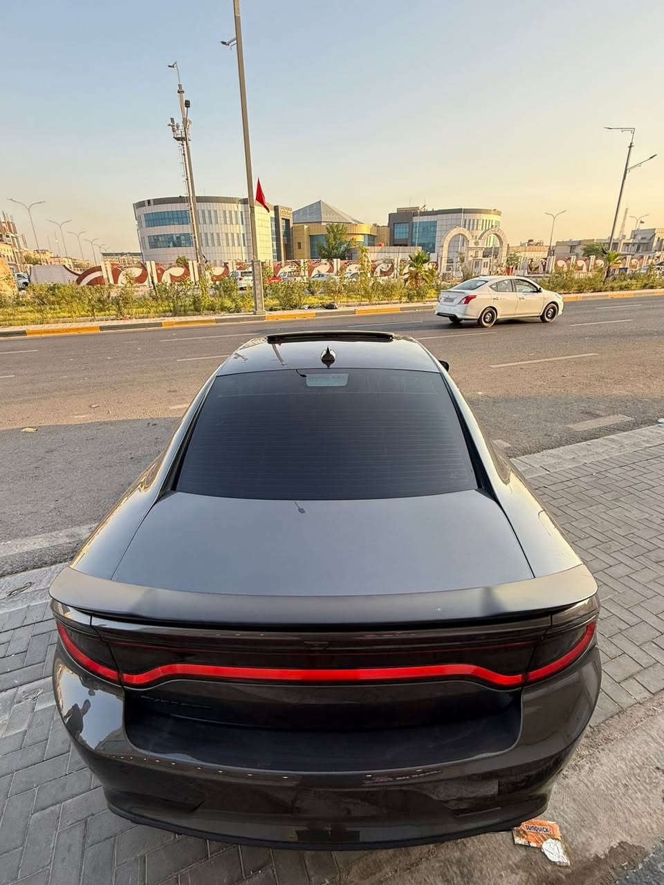 سلام عليكم دوج جارجر سكات باك فول مواصفات رادار امامي وخلفي وجانبي مديل سياره2023 ماشيه 10 الف حادث من امريكا بنيد ودعاميه وهسه صار بيه شخط موجو صورته بل منشور هاذ رقمي ***********سيارة بدون رقم
