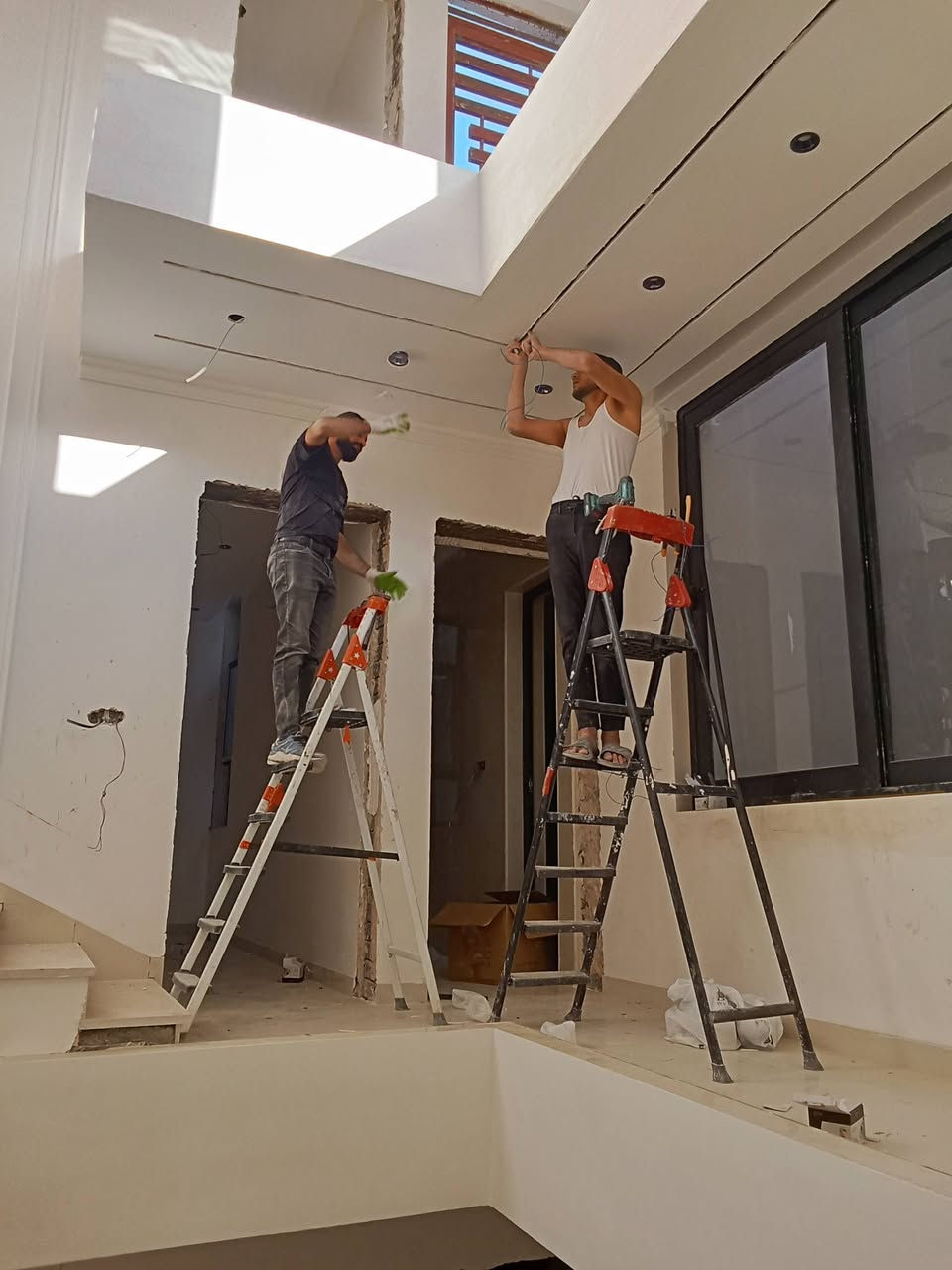 تأسيس كهرباء كافه المباني  سيمنس و بوري باسعار ممتازه اخوكم محمد الكهربائي ***********
