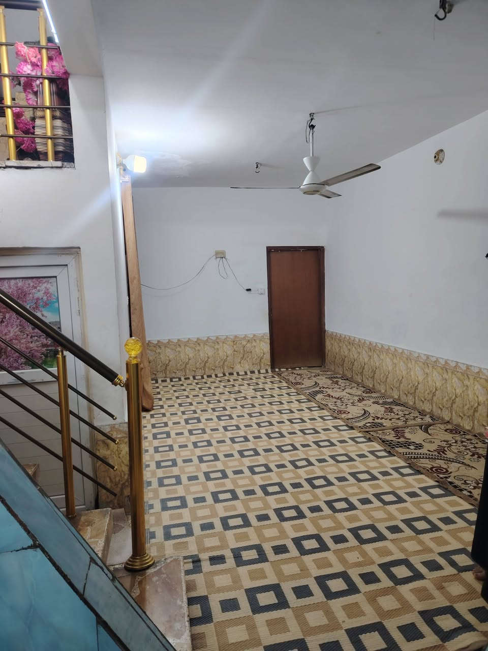 بيت ١٠٠ متر حي ميسان شارع ١٢ حرف T شارع الوكيل طابق
واحد شيلمان يحتوي على غرف وصاله ومطبخ واستقبال

 وصحيات داخليه وخارجه

للاستفسار الاتصال ع رقم ***********
