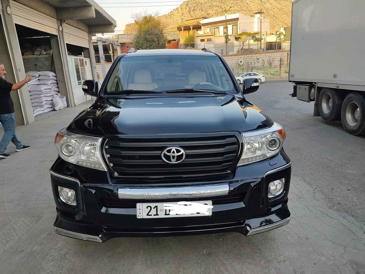 لاندکرۆس 2011کامل کراوە بە2014مەکینەو گیڕی بەشەرت فول مواسەفات بی بۆیاخ سعری293گەڵا شوین سلیمانی***********    ***********
