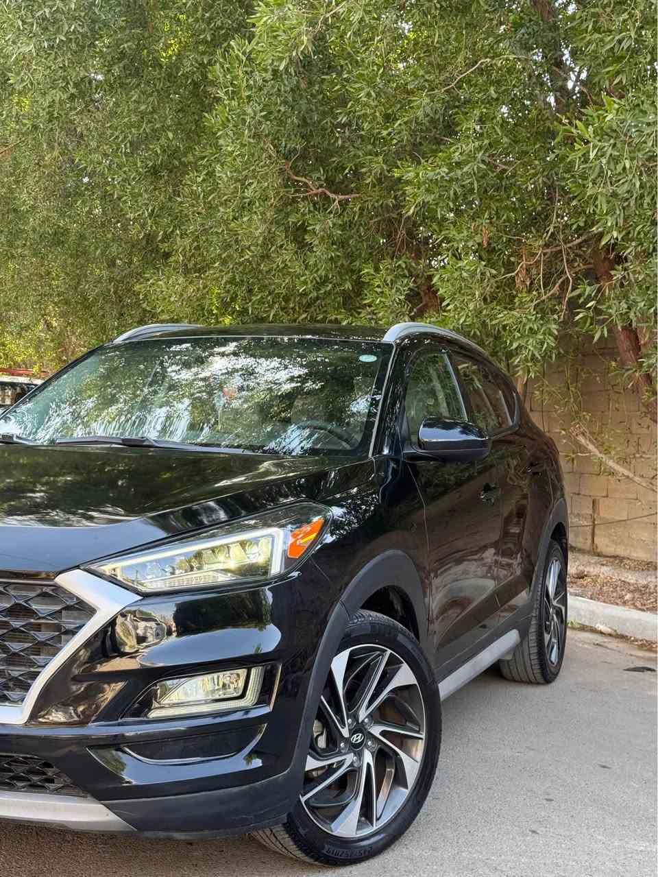 سلام عليكم 
بيع او مراوس 
توكسان امريكي لمتد 
موديل 2020
حادثها جاملغ وحافه البنيد 
جاملغ اصلي نفس اللون والبنيد مصبوغ 
ماشيه 55ميل 
سعرها 165$
بغداد السيديه  
*********** بغداد, العراق
