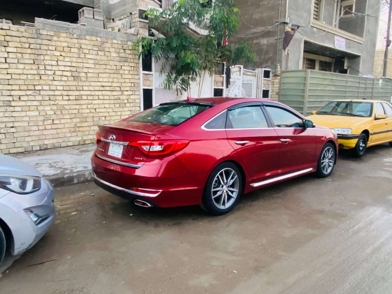 سلام عليكم سوناتا موديل 2016
موصفات سبورت فتحه سقف
كشنات جلد تدفئه كهرباء 
ثلاثه انضمه قياده صندوق ذكي 
منضومه زينون عالي ناصي 
سياره تاخذها متصرف عليه ولا ربع حدثها مرفق وبيها سونار وكلير من امريكه بابين  
اي ستفسار ***********
