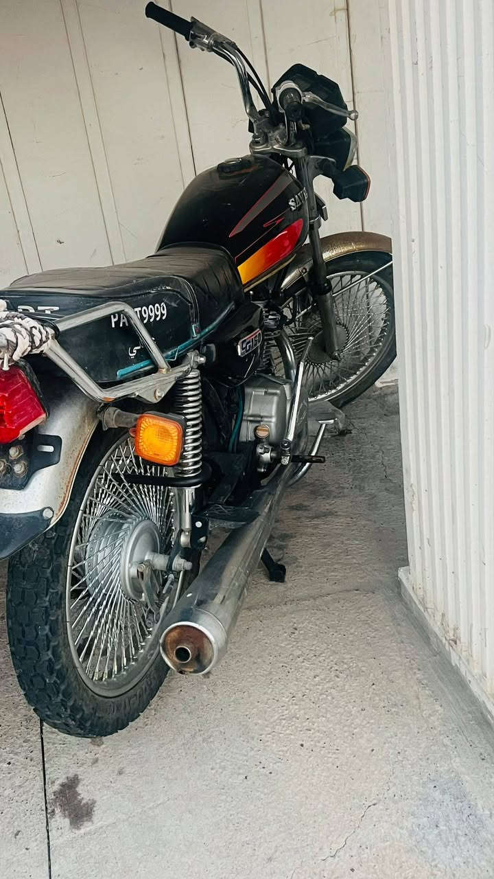 للبيع  محرك ممتاز
تايرات ممتازة
بس لازمو شغل كهربا
300الف وفي بازار
*********** واتس اب
