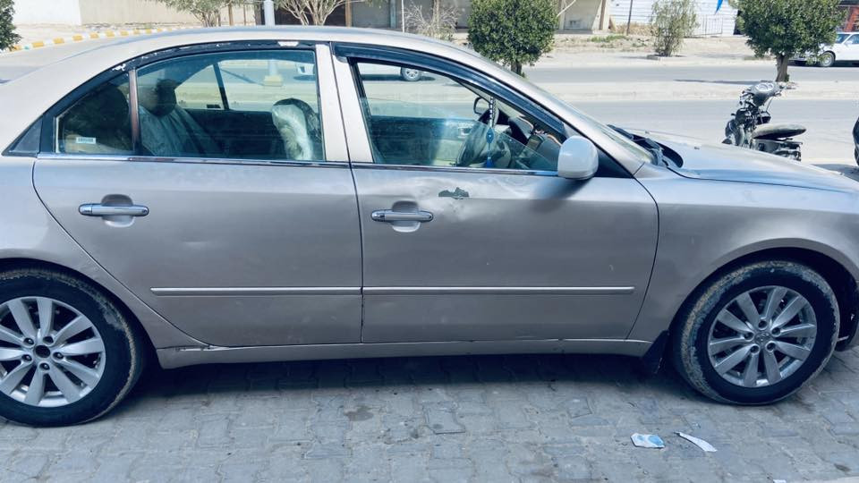 سوناتا ٢٠٠٦ امريكي مكينه ٢٤٠٠ دواخل وتبريد  شرط سياره مصبوغه حزام بيها جفيه البابين الخلفيات اليمنى كير ومكينه وتبريد وصدر شرط 
السعر ٧٢ وبيها مجال بيع مستعجل 
***********
