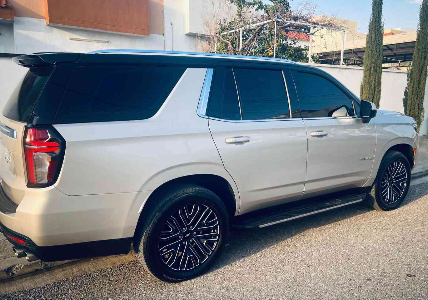 تاهو موديل 21وكالة المنصور سياره مكفوله فقط بارد بسيط بالجاملغ الأمامي تلو كلر جام مظل مواصفات BHفول ما عدا البنو راما أربيل, العراق


**إذا كنت صاحب هذا الإعلان وتريد حذفه لأي سبب، رجاءا أرسل رسالة إلى الدعم الفني**