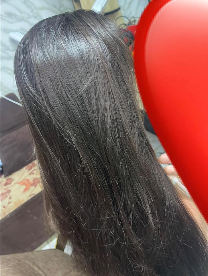 السلام عليكم بنات هذا شغلي تسريح صبغ ميش حفافه بدكير ومنكير كلشي متوفر للحجز حنزل الرقم وراسلوني الحفافه شمع وخيط ٨بس خيط ٥أصباغ الشعر من ١٥ لحد ٢٥ توحيد صبغ وميش ٣٥ تسريح شعر من ٣٠ لحد ٨٠ ألف شعر طويل تاتو عرض بدل ٢٥ ١٥الف  سارعو عروض العيد للحجز والاستفسار ***********
