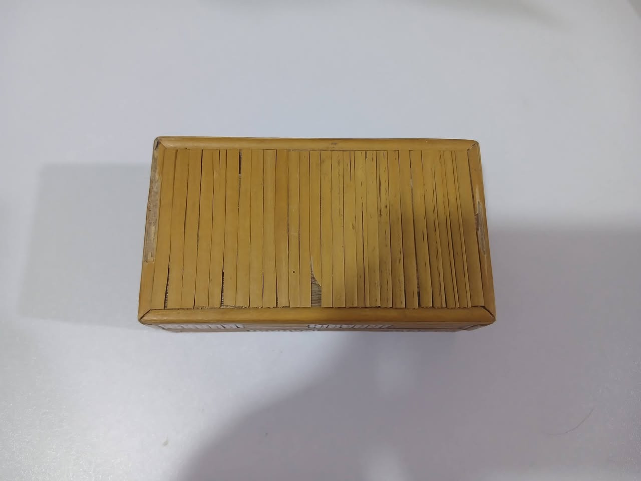 صناديق  مجوهرات انتيكة قديمات   قطع انكليزية 
السعر 20 الف 

صندوق الاول مصنوع يدويًا من أعواد خشب البامبو (الخيزران) والقش المرصوص بدقة حجم 10 سم 
وثاني صندوق قديم (Vintage Jewelry Box) مصمم بغطاء مقوس ومكسو بمادة مخملية أو شمواه ناعمة بلون وردي باهت أو خوخي، ومزين بنقش بارز ناعم على شكل وردة في المنتصف.


**إذا كنت صاحب هذا الإعلان وتريد حذفه لأي سبب، رجاءا أرسل رسالة إلى الدعم الفني**