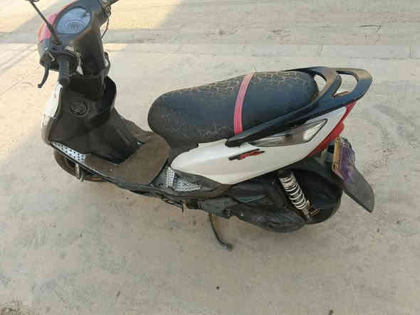 هەرزان و ماڵی فەقیر ماتۆری ماکسی یابانی مۆدیل 2024 مەکینە 125 هەمووگیان عیش دەکات گێجوو لایتوو هۆڕین بێ عەیبە وە صلي و مەنەفێسی لەگەڵە هیج کێشەی نیە ماڵی فەقیرە کێ یەکم کەس پەی وەندی بکات بەئەوی دەفرۆشم وەک هاوکارییەک ژمارە مووبایل *********** /// *********** السليمانية
