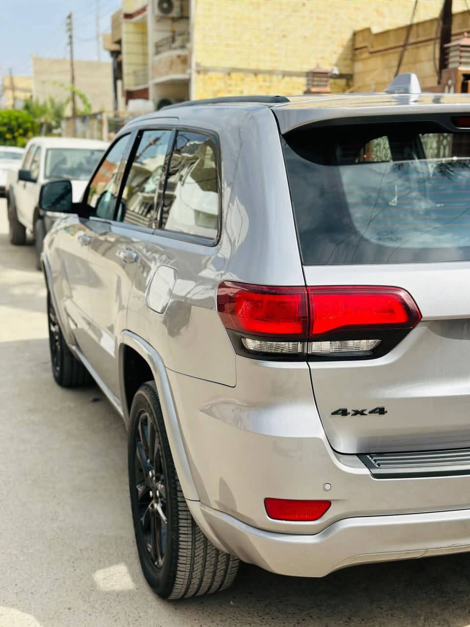 سلام عليكم جيب بلاك توب 2021 حادث جاملغ وبنيد السياره جديده على ايدنه ايرباك طاك ماشيه 33 الف مواصفات شاشه جبيره كار بلي رادارات خلفي وجانبي ومواصفات هواي بعد السعر 240 وبيه مجال مكان السياره غزاليه للاستفسار *********** /***********
