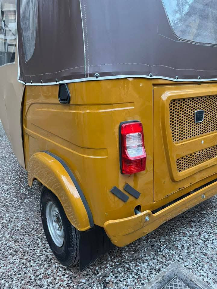 السلام تكتك للبيع موديل ٢٠٢١ شهر ال١٢ رقم وسنوية تحويل مباشر كشر كفالة بس دوس  مكينة مكفولة تخم تاير جديد 
تكتك نضيفة الله شاهد  أي نقص ما بيها السعر ٦ملايين وبيها مجال العنوان بغداد البياع للاتصال ***********
