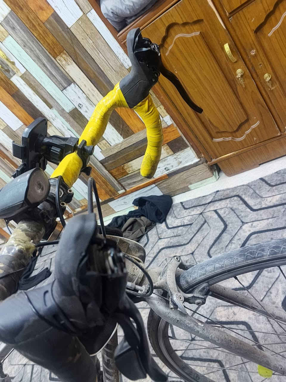 سلام عليكم
خوان بايسكل نضيف والله بس متروك 
كلشي شغال بس لبرك الخلفي لا لازمله يده 
بايشكل رياضي وخفيف وسريع ابيع على حطته ماعدي وقت ارتبه موجود خاص واتساب او رقم ***********
ابيع ب 110 وبي مجال لشرايه
