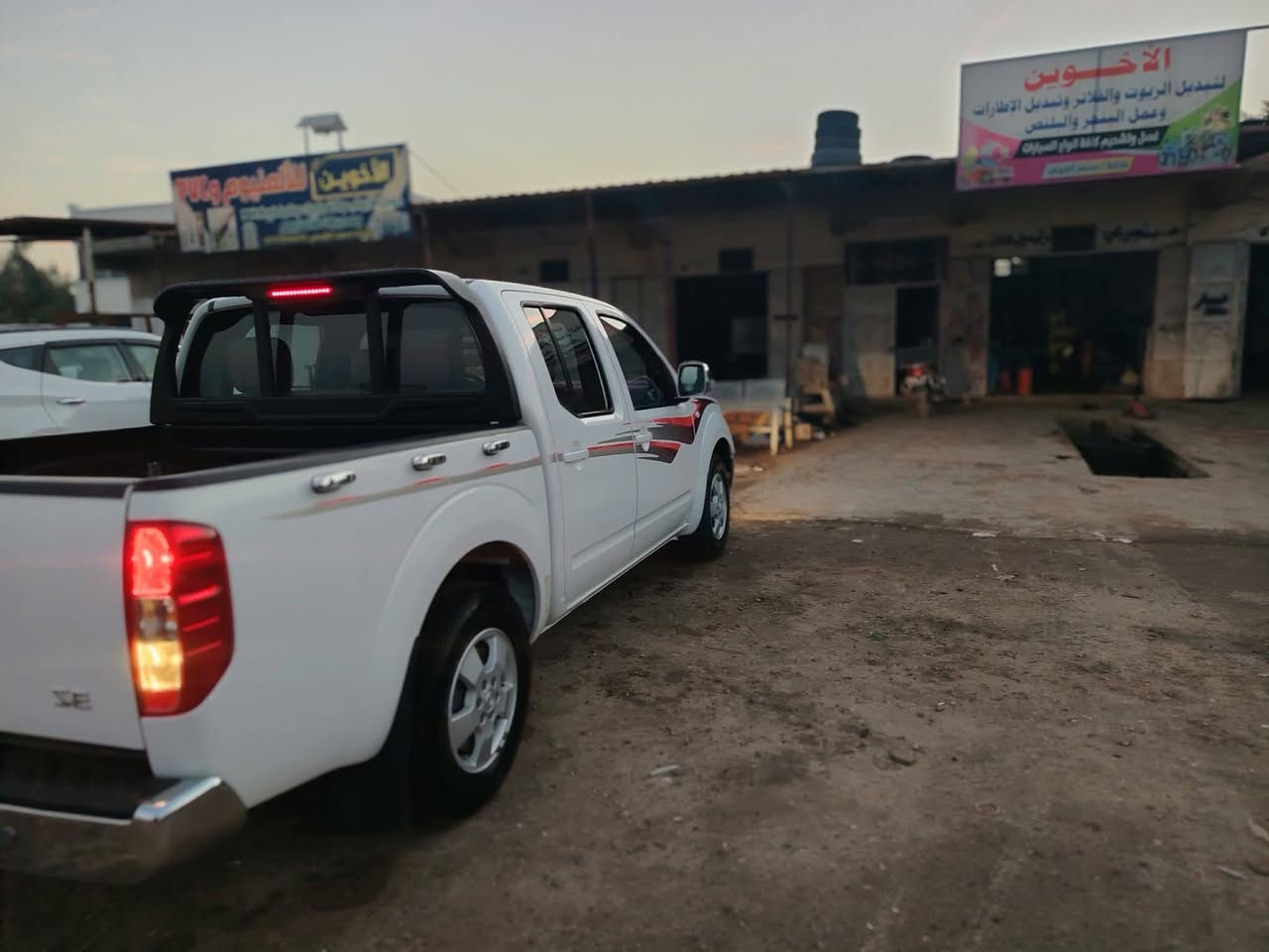 السلام عليكم للبيع نيسان نيفارة موديل 2012 سيارة علا وضع الشركة ماشية 113الف محرك كير اكسل كلة علا وضع الشركة للاستفسار ***********
