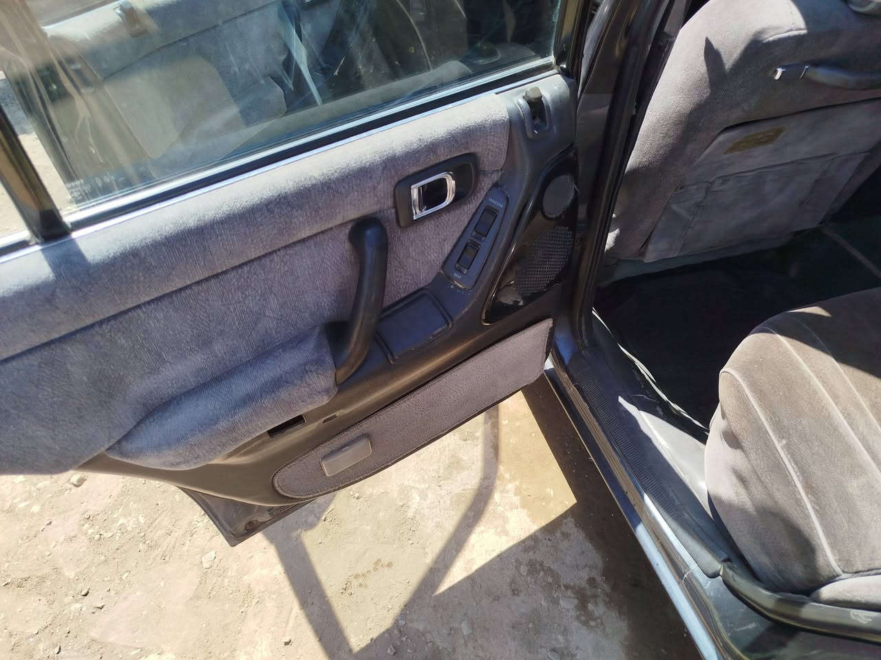 كراون ارنب موديل 2000 رقم ديالى باسمي تحويل ثاني يوم مكفول كفاله عامه من ظربه وكص مصبوغة عام للجماليه فقط كير مكينه 3000 ديلكوخير من الله المكان ديالى المقداديه السعر 75وبيها مجال***********
