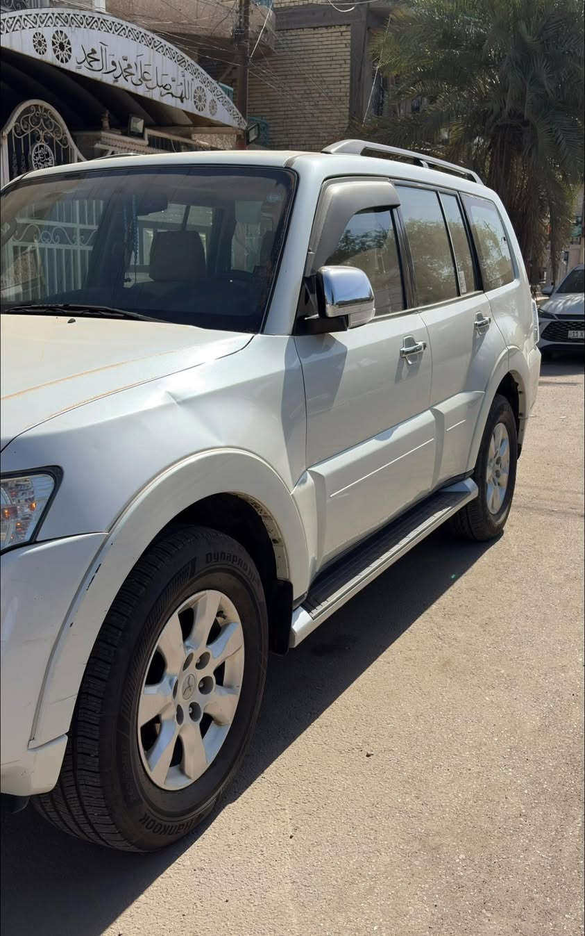 سلام عليكم باجيرو 2014 (الي عالبنيد بالصورة تراب غسلتها وعفتها) سبعة راكب حبتور  ماشية 162 فول مواصفات مواصفات الحبتور معروفة  رايدها ب160 وبيها مجال قليل السيارة نضيفة وحلوة ما ناقصها شي  رقمها السليمانية المكان  بغداد للتواصل فقط عالهاتف ما متواجد فيسبوك ***********
