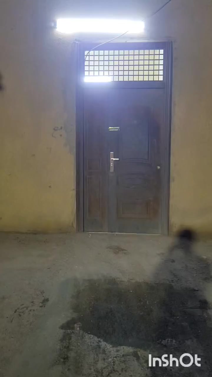 مشتمل معروض ليجار مساحته ١٠٠متر
مكان المشتمل ناصريه مركز مقبيل مستشفى حسين تعليمي 
يحتوي المشتمل علا غرفتين كول غرفه  صحيات مشتركه وا مطبخ مشتمل صغير ارضي يناسب عائله صغيره ايجار مشتمل300الف قفل لستفسار يرجو التصال عله هذه رقم
***********
