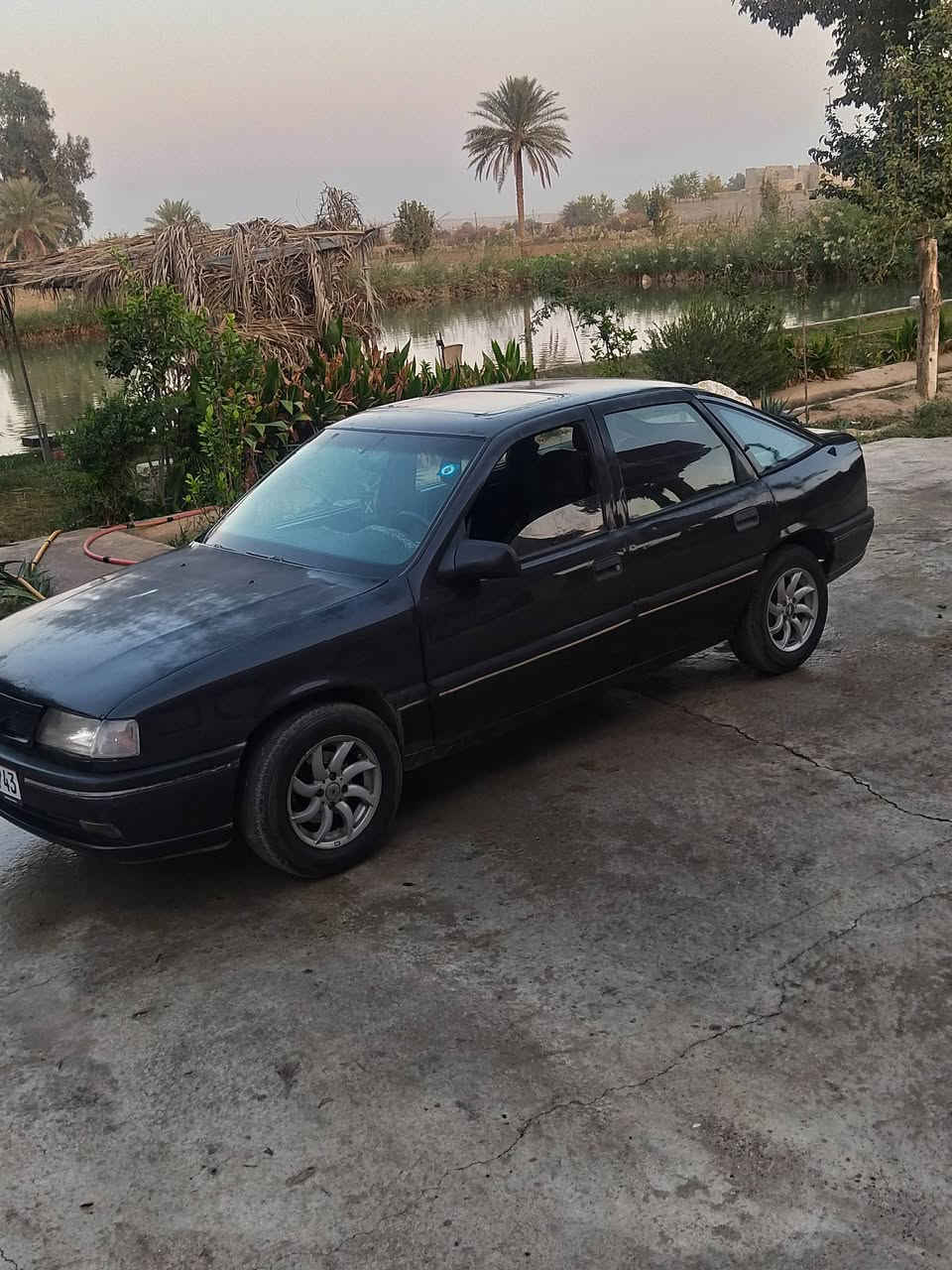 سياره فكتره للبيع موديل 1991 صبغ دوسات فقط  حجم 18   سياره نظيفه باسمي السعر 38 ورقه 
الهاتف ***********
