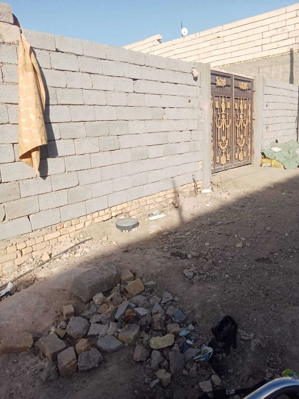 السلام عليكم بيت للبيع بل السدناويه العصوم ٢٣٠متر غرفتين وصاله ومطبخ وصحيات عوزه نواقص بسيطه متوفر كافت الخدمات للاتصال ***********
