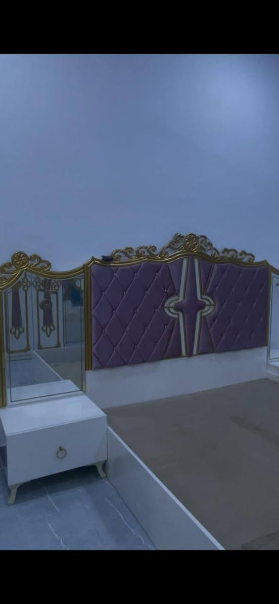 غرفه للبيع مامستخدمه اول شد هذا السعر بمليون وخمسميه 500'1 اليريده يتصل ع رقم ***********
