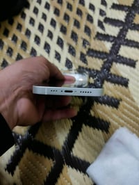 ايفون. 13 عادي للبيع موبايل نضافه%100✅ دبل سيم✅ بطاريه بلادي 94✅ شاشه ...