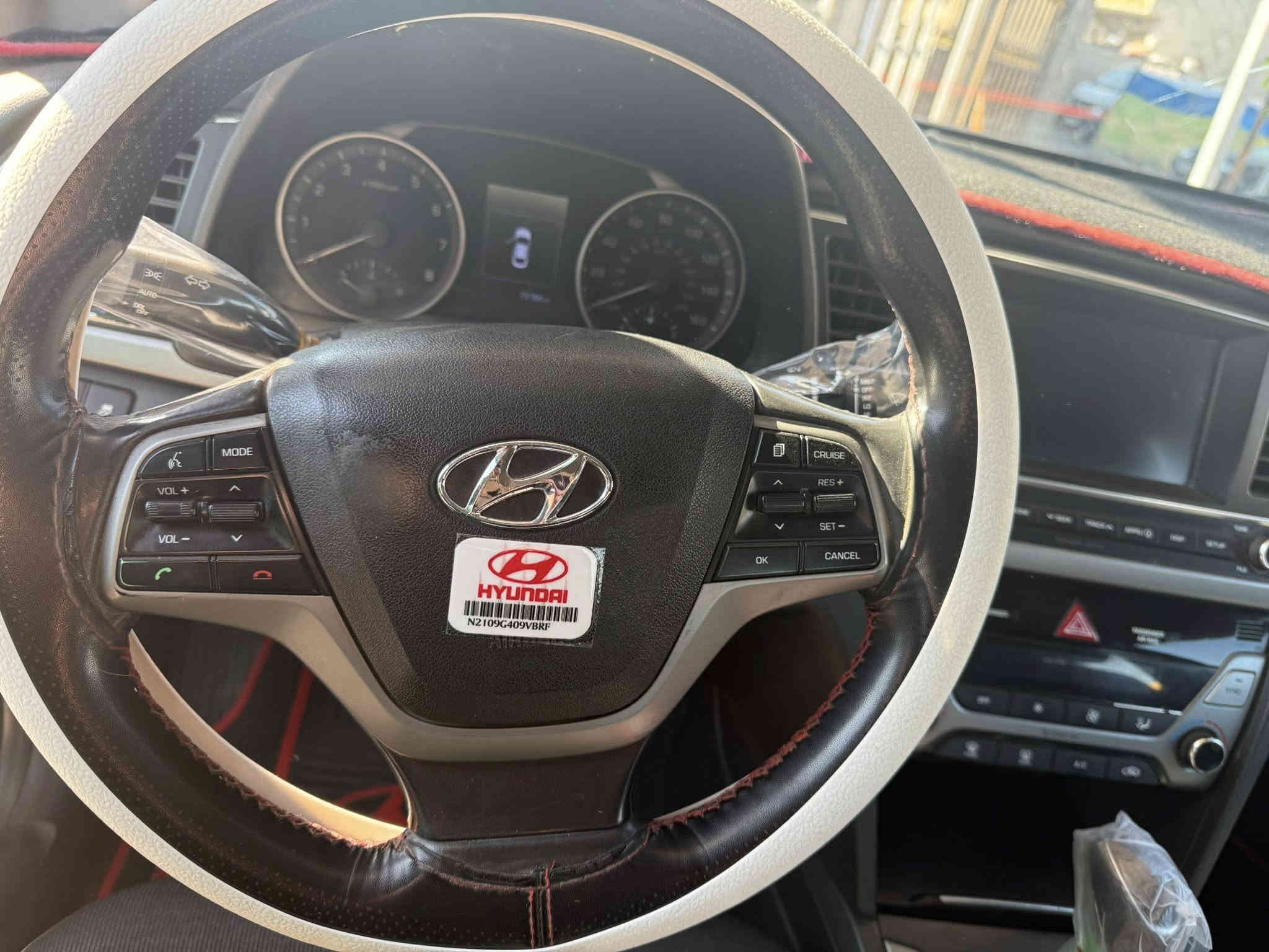 سلام وعليكم 
لنتره فول 
2017 فتحه بصمه مقفوله رقم ربيل سياره جاهزه 
سعر 130عله رقم بس ***********
