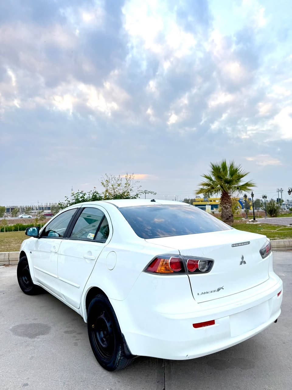 Lancer LX 2016 
***********
TB:-براوەی دوبەیە
مواسەفات(گێر تۆماتیک-ناوزەرد-ئاوێنە کارەبای-چوارجام کارەبای-)
:-گێر-مەکانە-کارەبەی-بەشەرتی فیتەر (128)هەزار حەقیقی رۆشتوە
:-پێشو پشت کەپس
:-نرخ(52) مەجال
*********** أربيل, العراق
